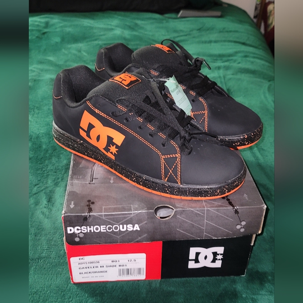 DC Lmtd Orange And Black GRAVELERS NIB Never Worn